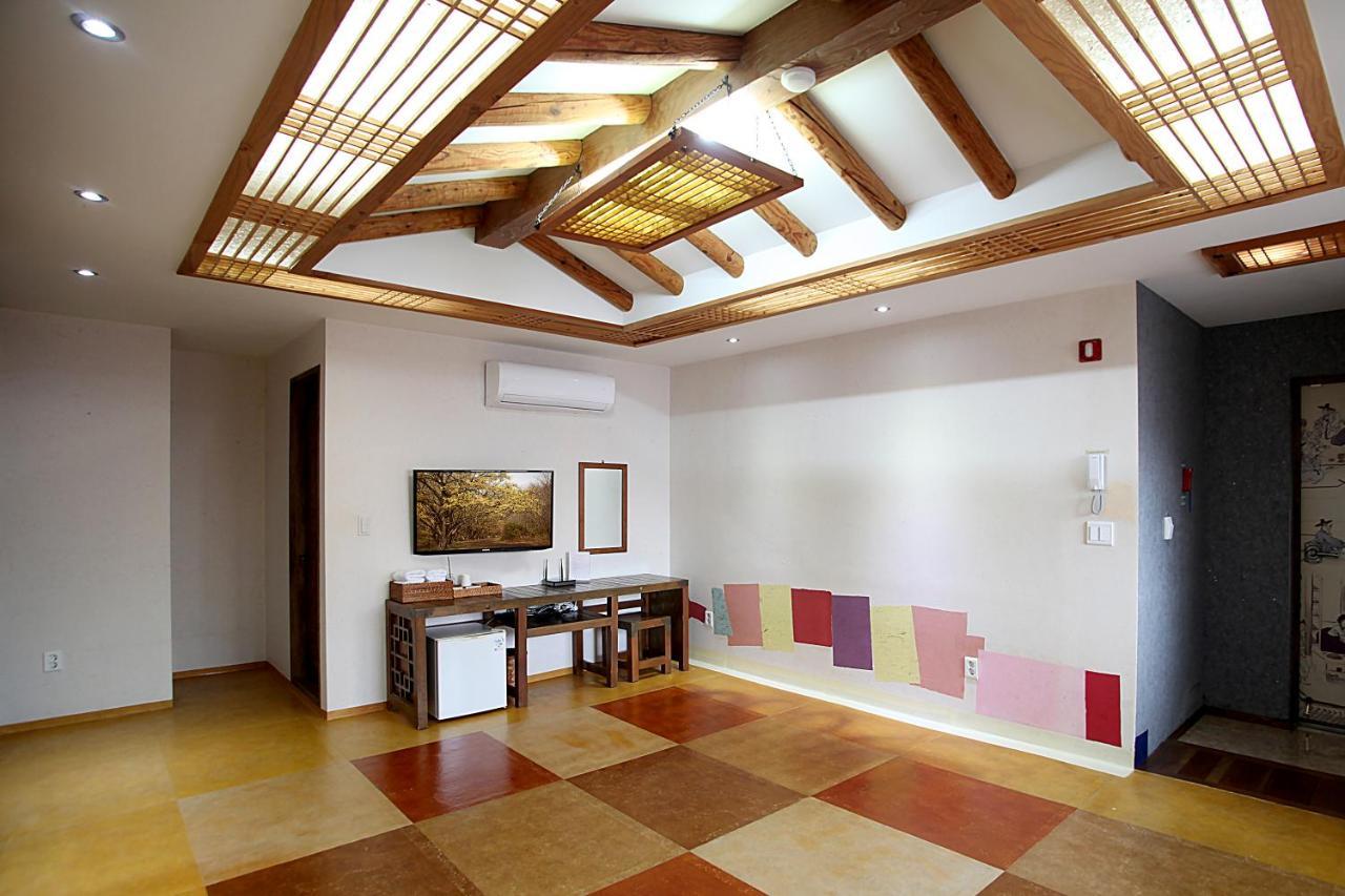 Jeonju Hanok Taejogung Hotel Rum bild