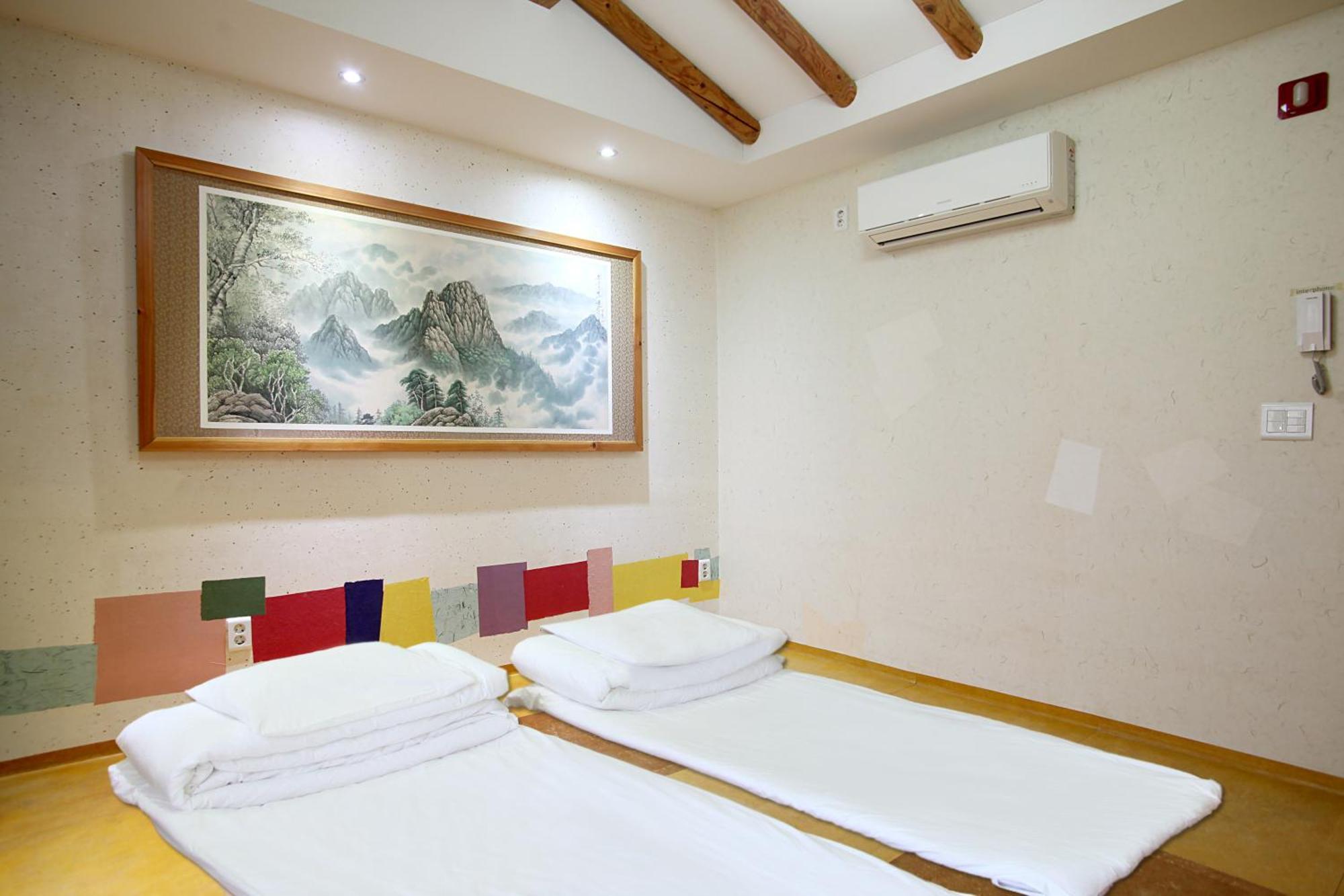 Jeonju Hanok Taejogung Hotel Rum bild