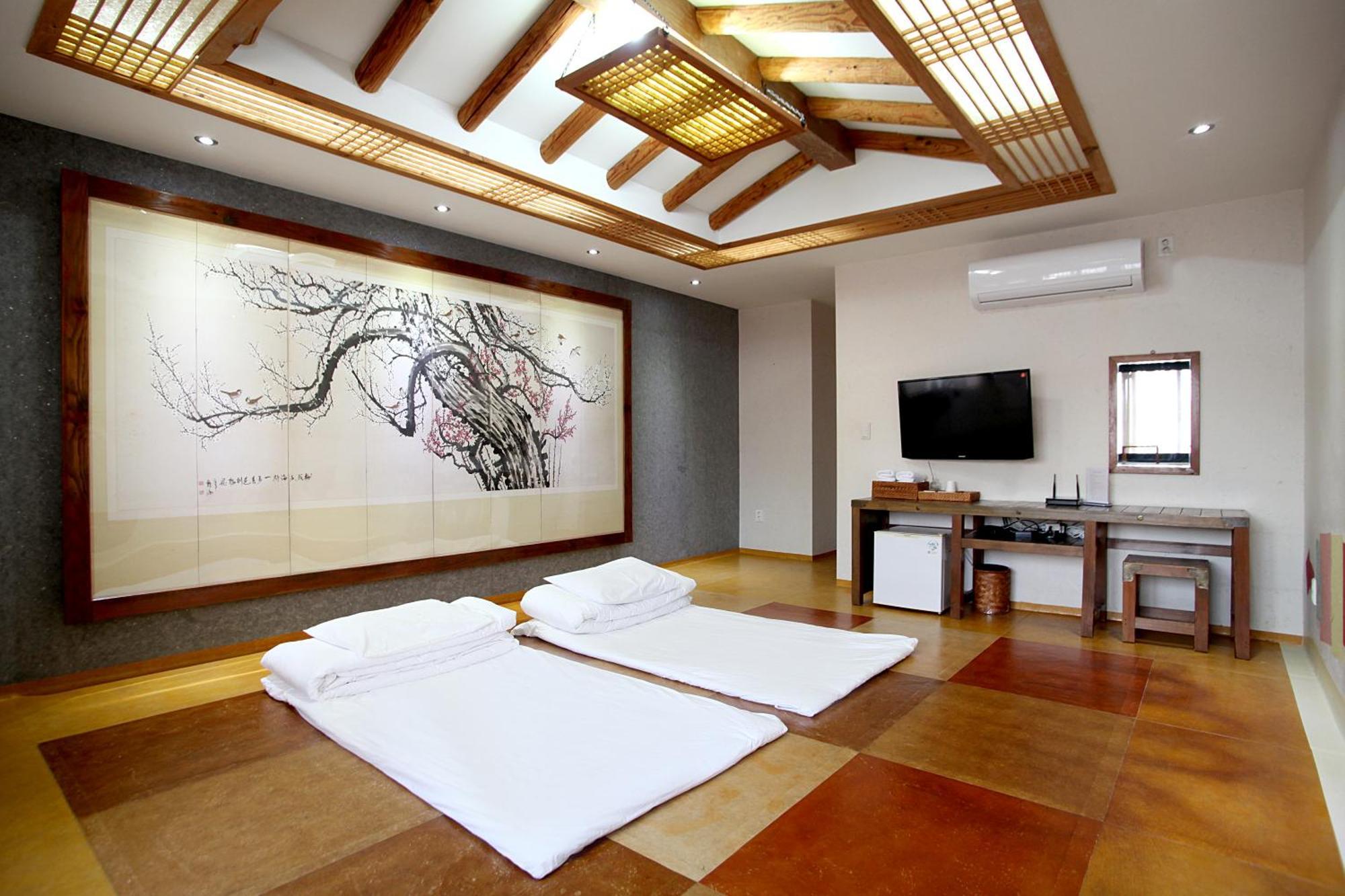 Jeonju Hanok Taejogung Hotel Rum bild