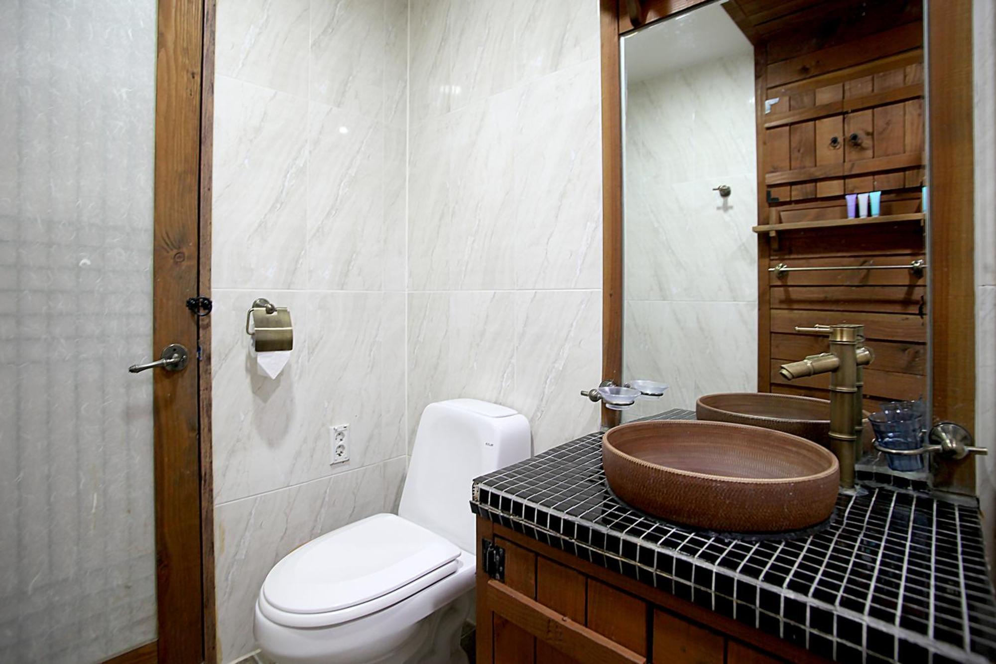 Jeonju Hanok Taejogung Hotel Rum bild